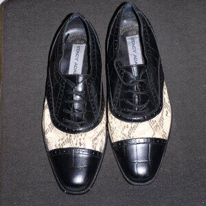 Stacy Adams Cream And Black Leather Black Shoes Boys Size 4.5 M